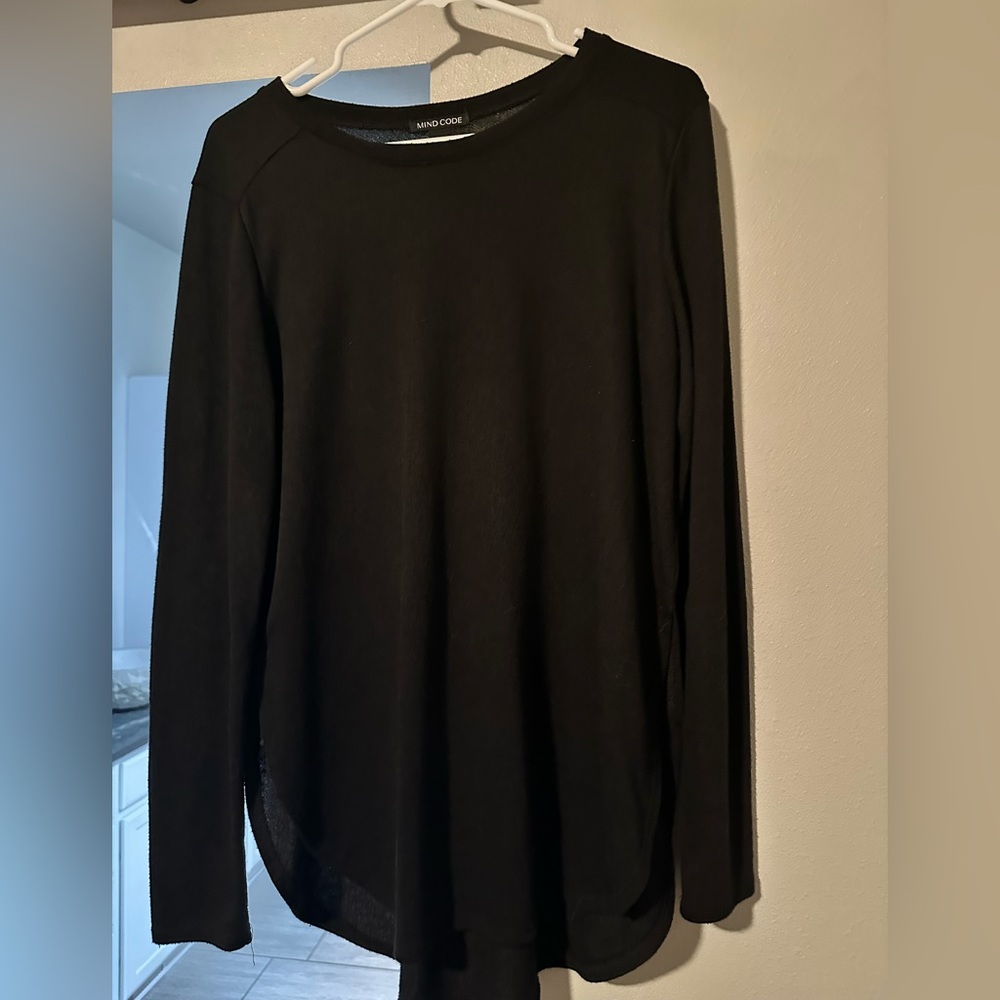 Mind Code Black Top with Side Slits Size Small